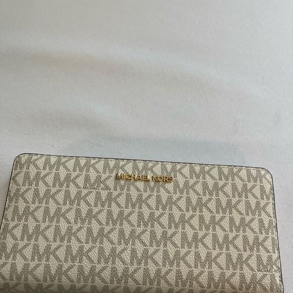 Michael Kors Jet Set Vanilla Pink Wallet - Picture 3 of 12